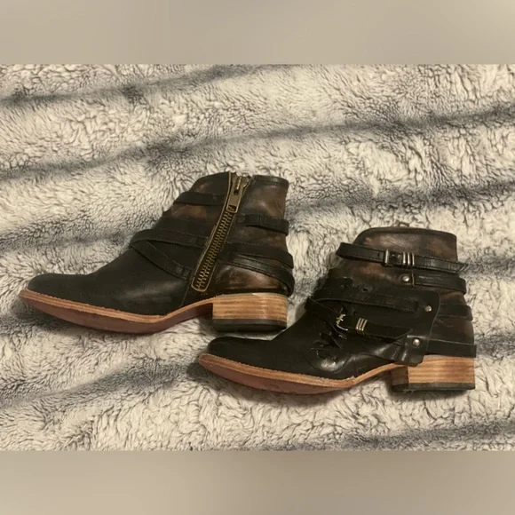 Freebird Black and Brown Ankle Boots - Picture 2 of 4